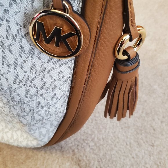 Michael Kors Purse, Vanilla with Acorn Leather - Picture 4 of 4